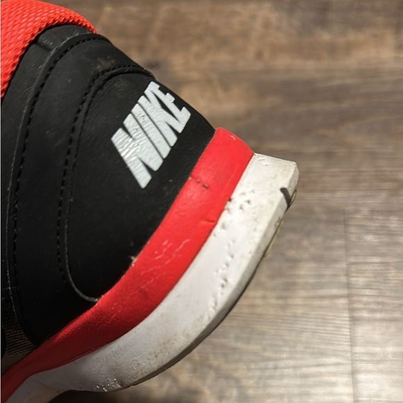 Women’s Nike Shoes Sz. 8 - Picture 2 of 4